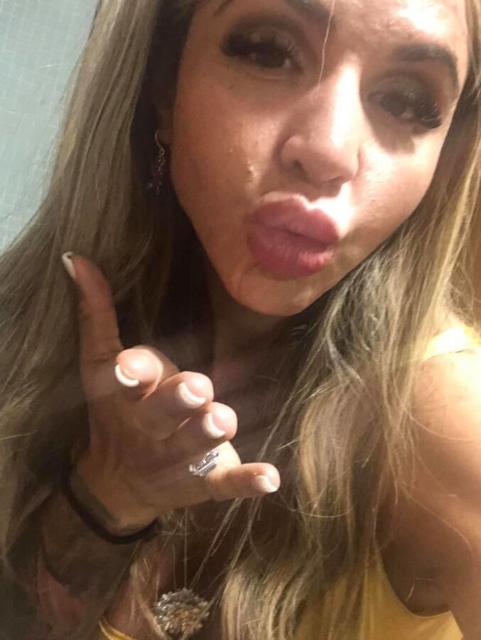 Tabbyanne Sexy Leeds slut showing big tits pussy public