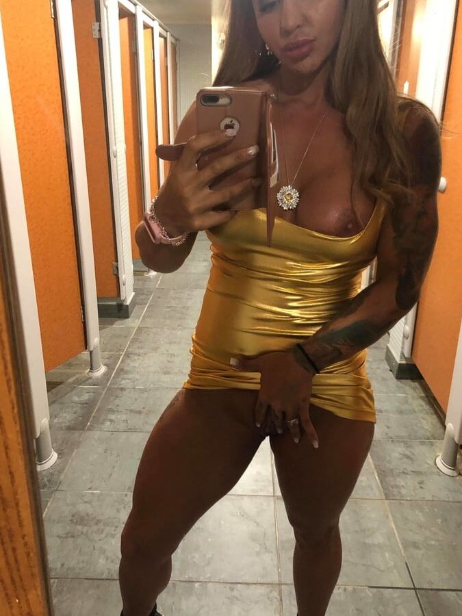 Tabbyanne Sexy Leeds slut showing big tits pussy public