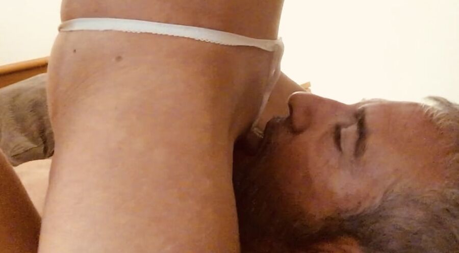 Eating my pussy !!!!