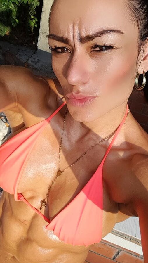 Female Muscle Selfies