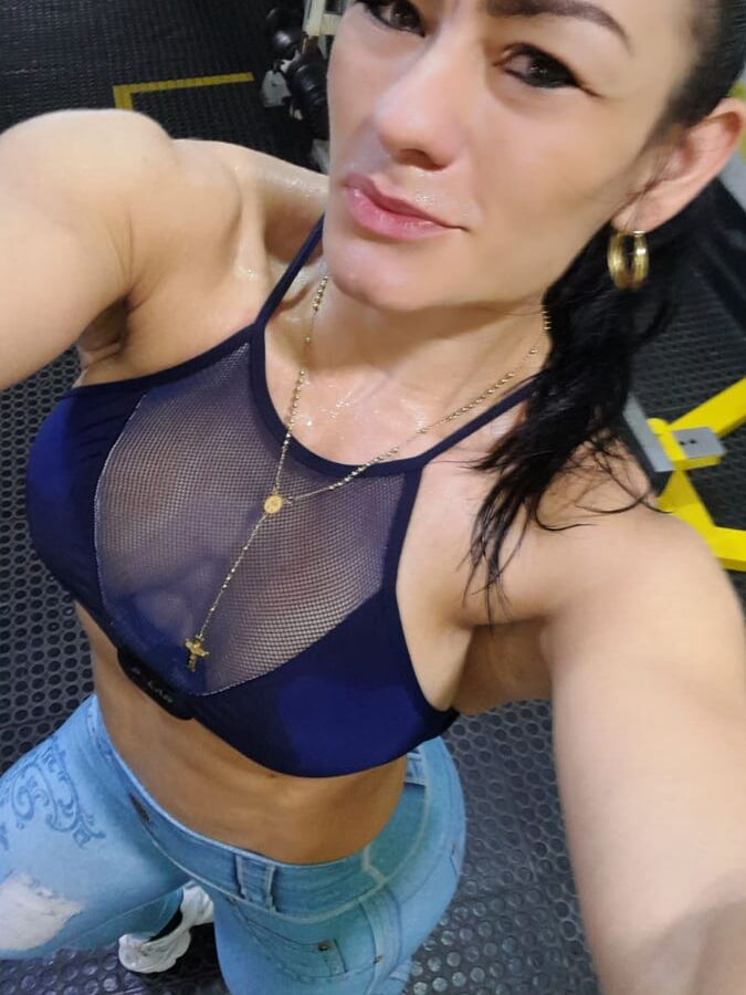 Female Muscle Selfies