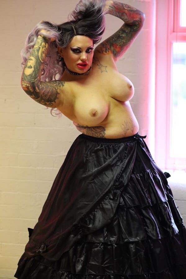 VICTORIAN  STRUMPET