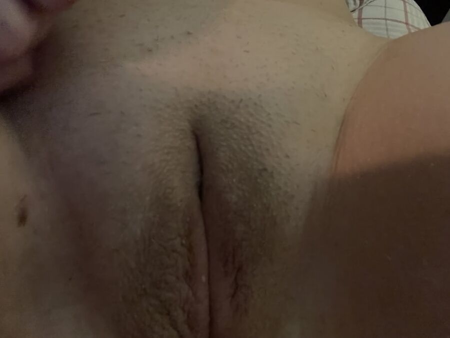 WIFE SHOWING HER TIGHT PUSSY
