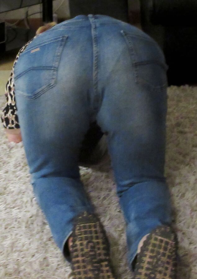 Gymnatics showing her butt