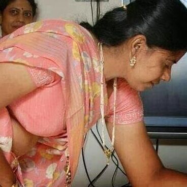 Hot aunties and side boobs