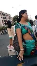 Side boobs in saree