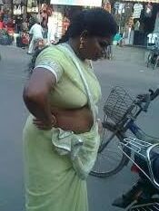 Side boobs in saree