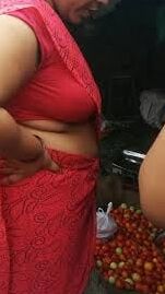 Side boobs in saree