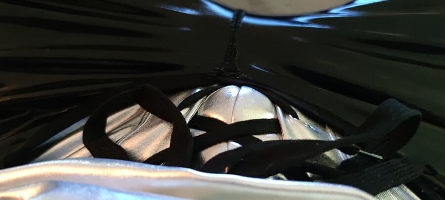 We love wet, oily wetlook latex looks and hot lingerie