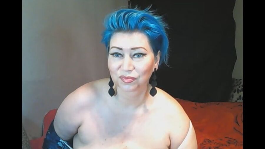 Horny MILF AimeeParadise is a Queen of mature webcam sluts!