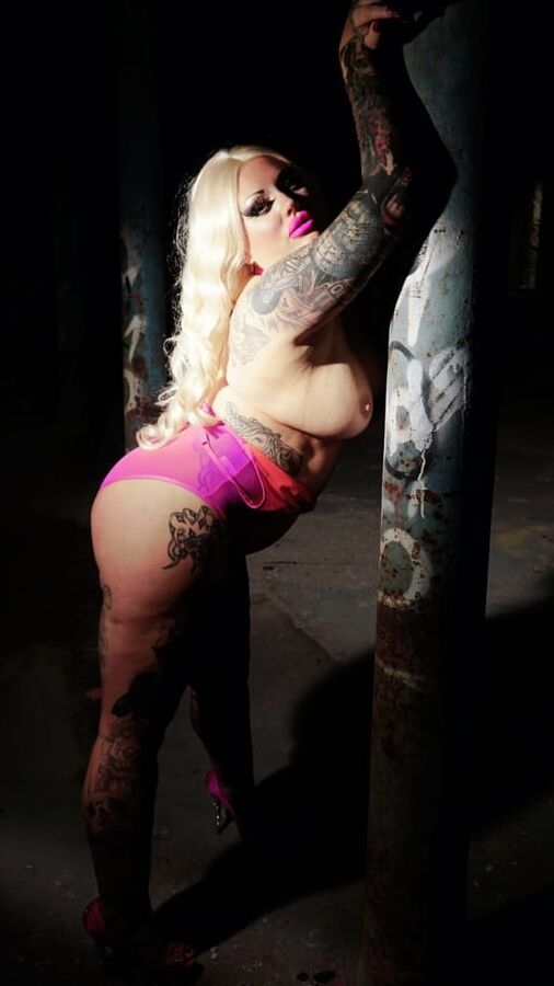 HOLLYWOOD WHORE