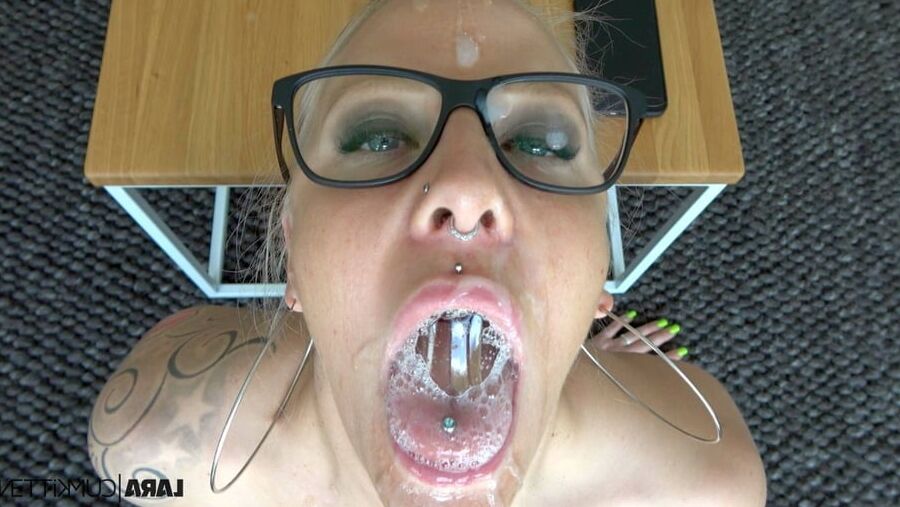 Lara CumKitten - STRAPS Fremdfick