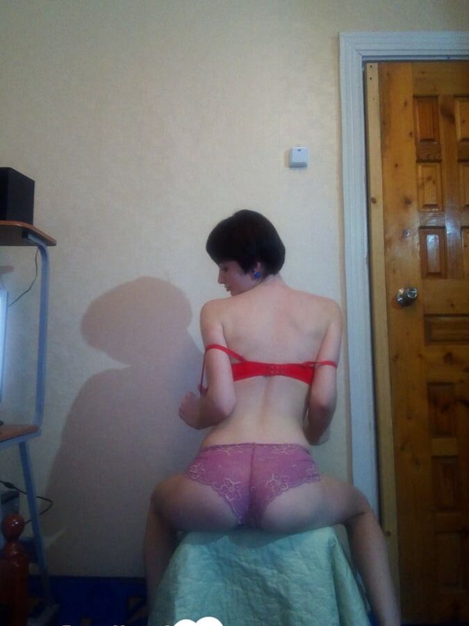 I love to strip and masturbate on camera