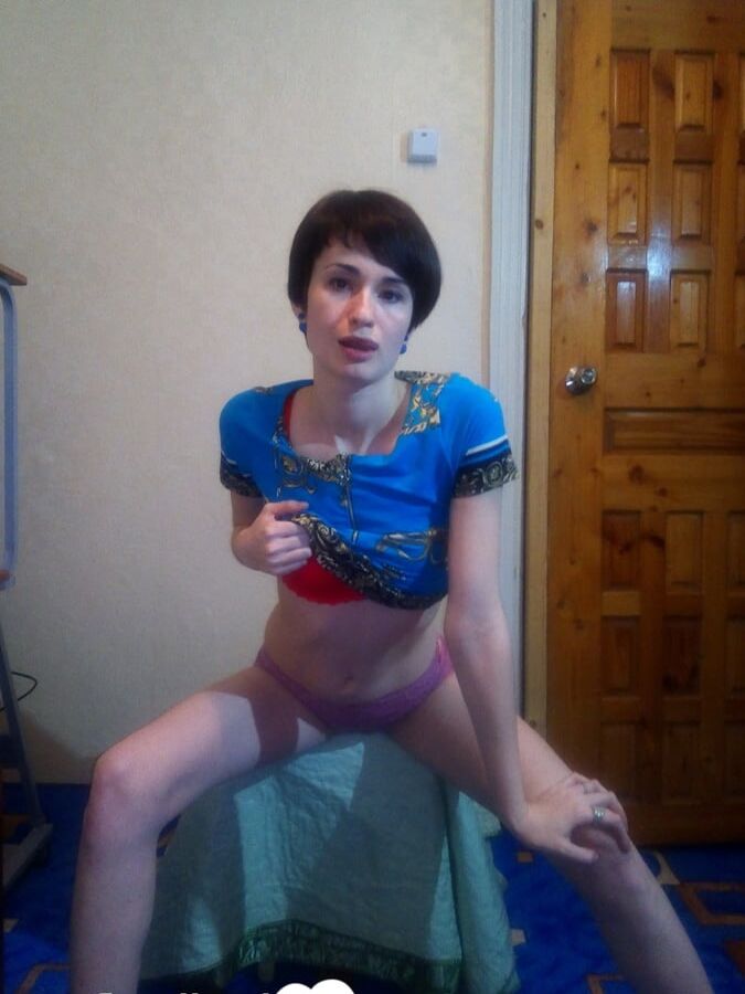 I love to strip and masturbate on camera