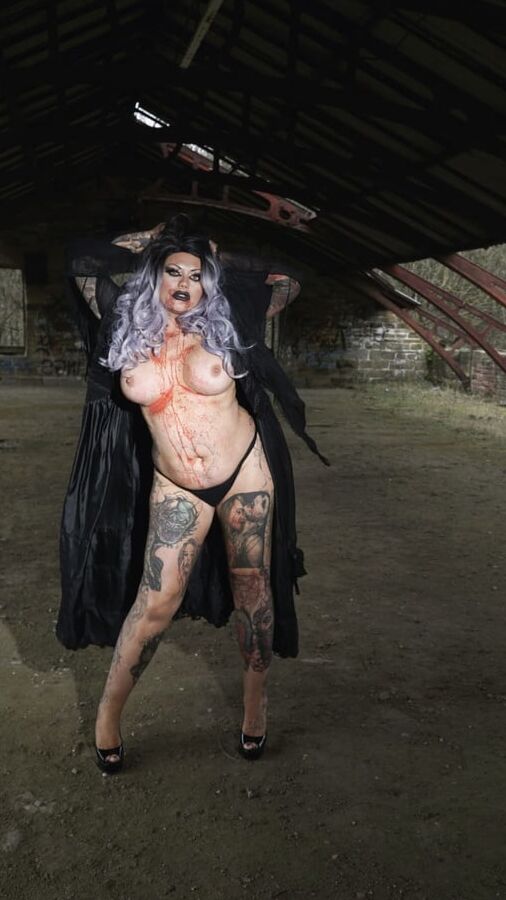 VAMPIRE SLUT