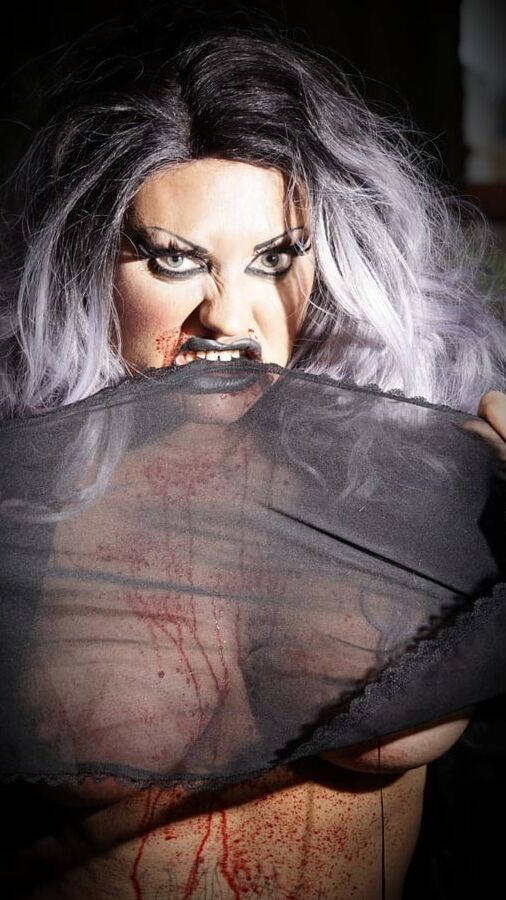 VAMPIRE SLUT