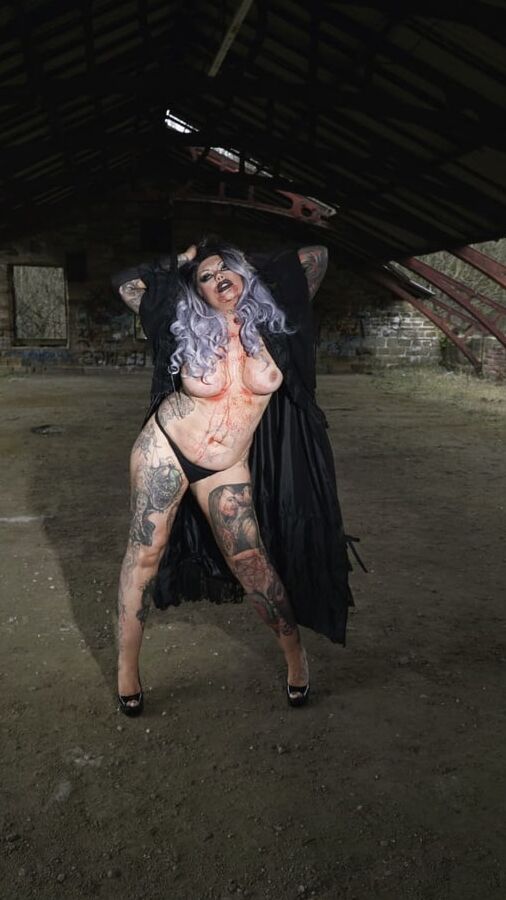 VAMPIRE SLUT