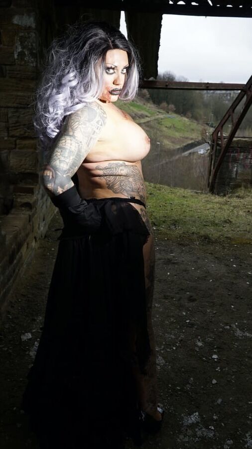 VAMPIRE SLUT