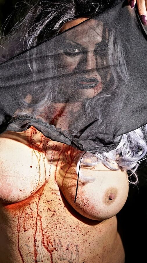 VAMPIRE SLUT