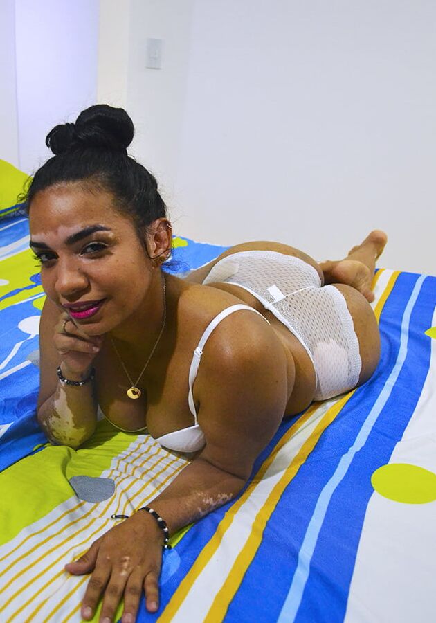 En cama provandome ropa