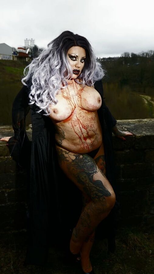 VAMPIRE SLUT