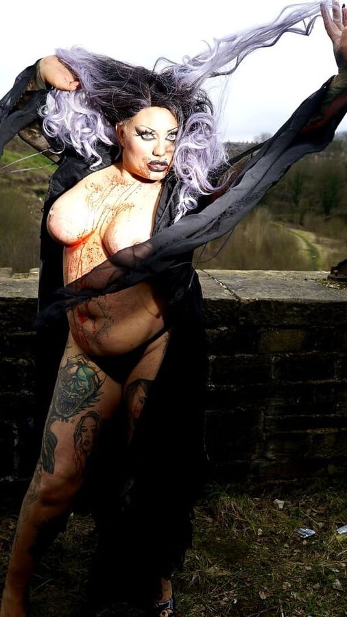 VAMPIRE SLUT