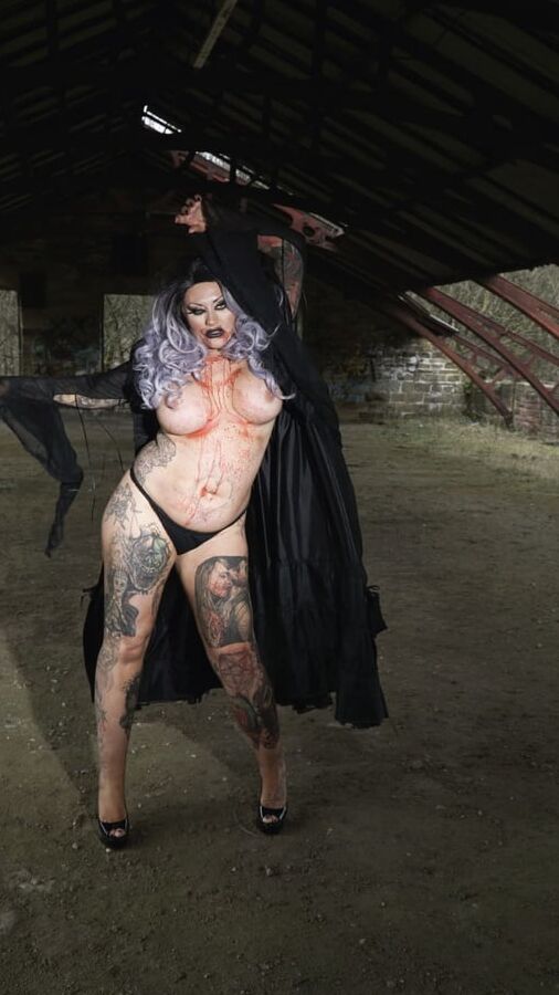 VAMPIRE SLUT