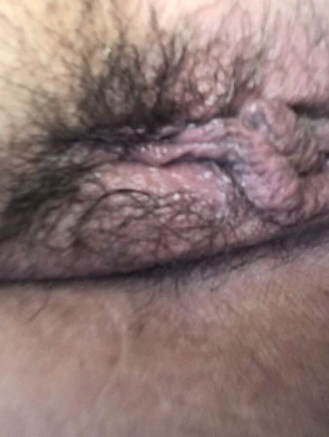 Mature pussy with huge labia needs hairy cunt shaving