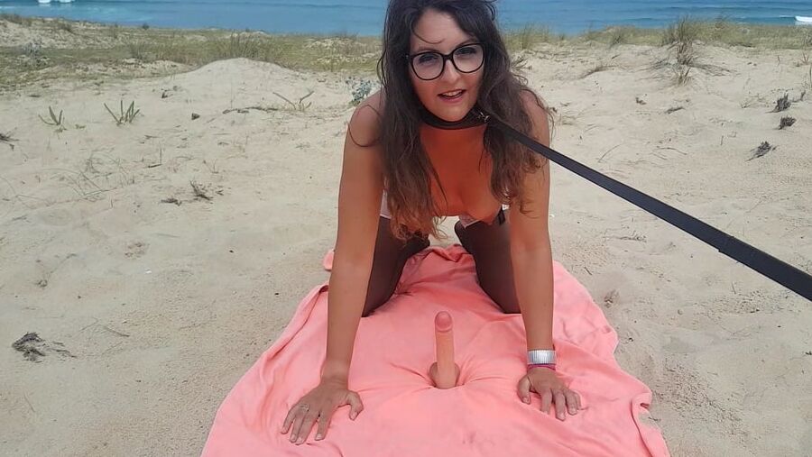 Bitch beachoutside cochonne a la plage en public