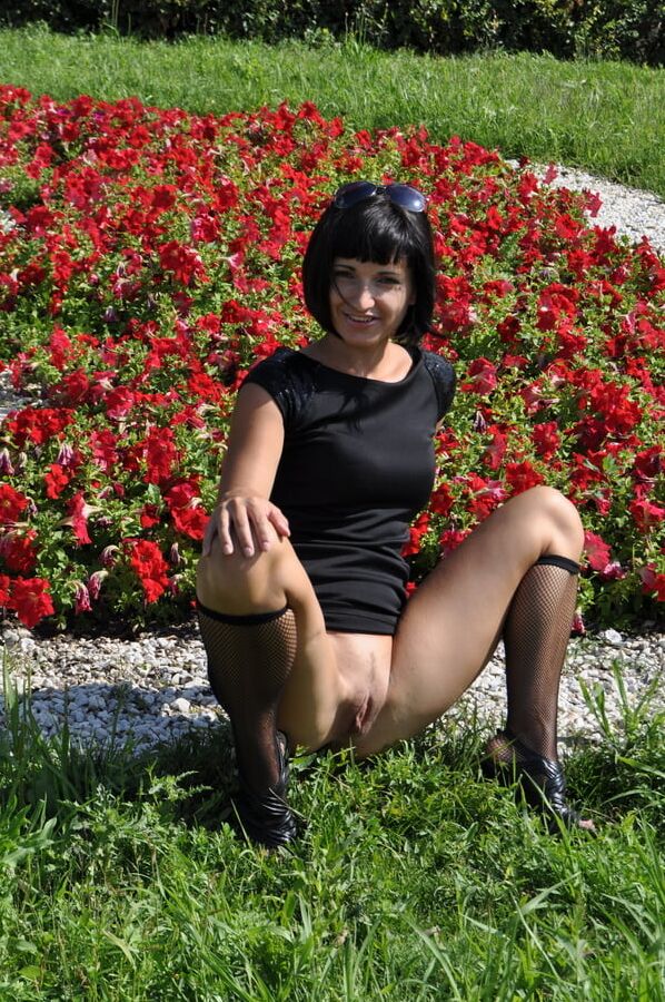 Glamorous bitch Marisha shows her pussy