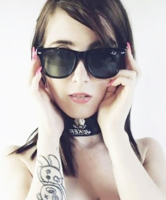 Different sexy Pics Lou Nesbit. Lia Louise