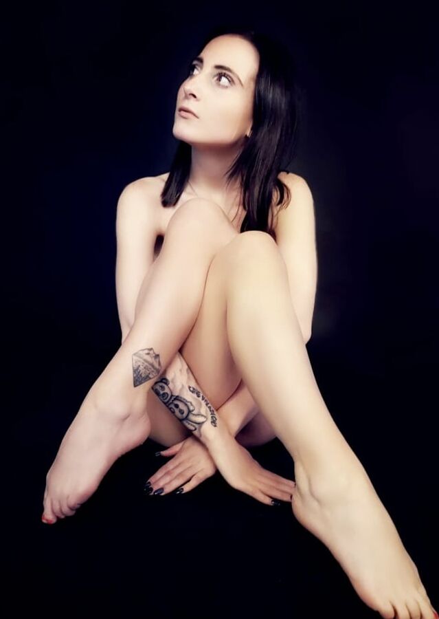 Different sexy Pics Lou Nesbit. Lia Louise