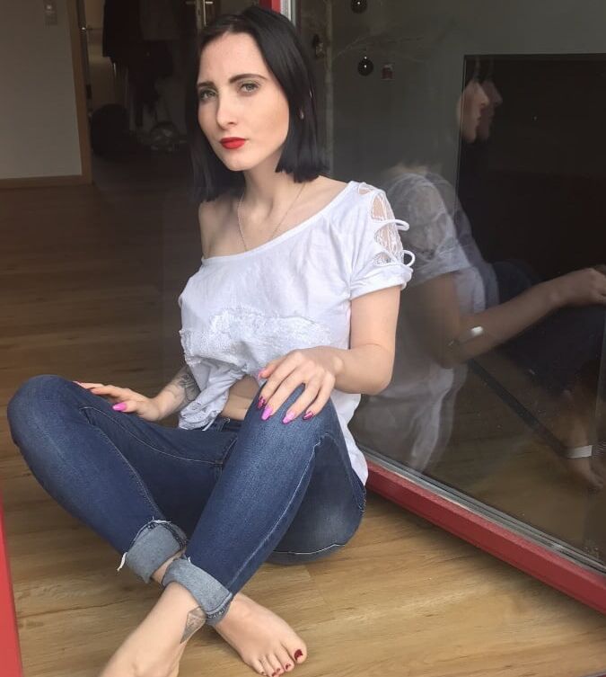 Different sexy Pics Lou Nesbit. Lia Louise