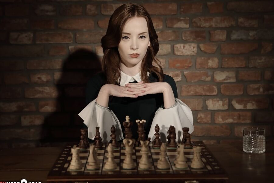 'Checkmate, bitch!' with gorgeous girl Lottie Magne