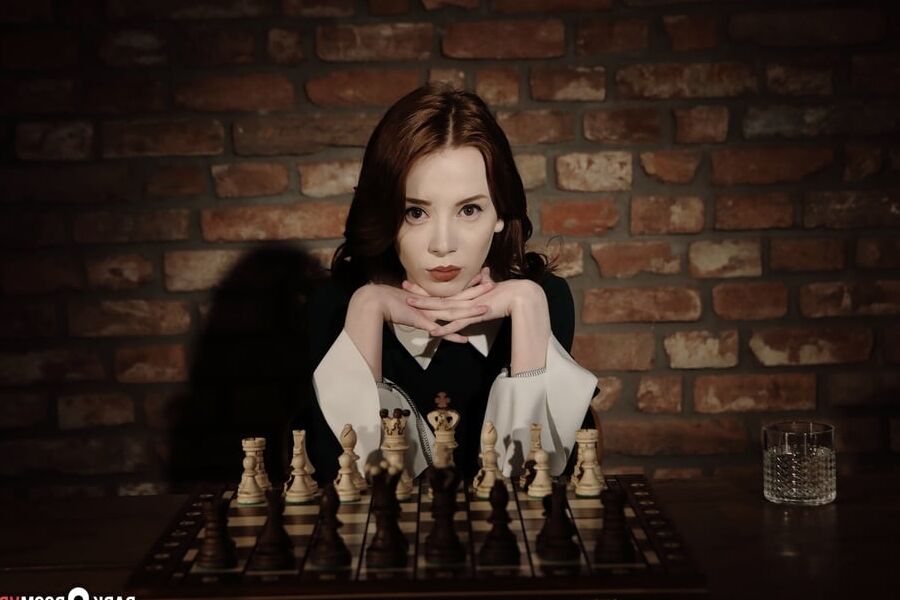 'Checkmate, bitch!' with gorgeous girl Lottie Magne
