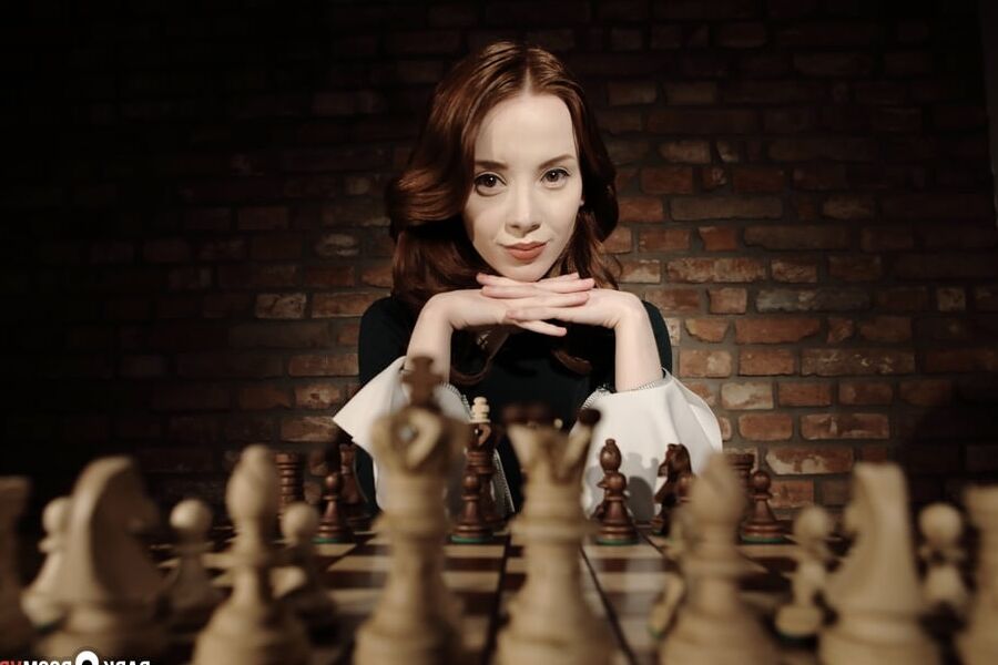 'Checkmate, bitch!' with gorgeous girl Lottie Magne