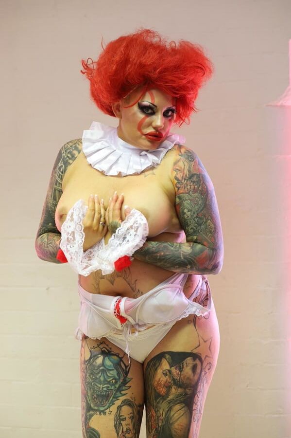 IF PENNYWISE WAS A WHORE