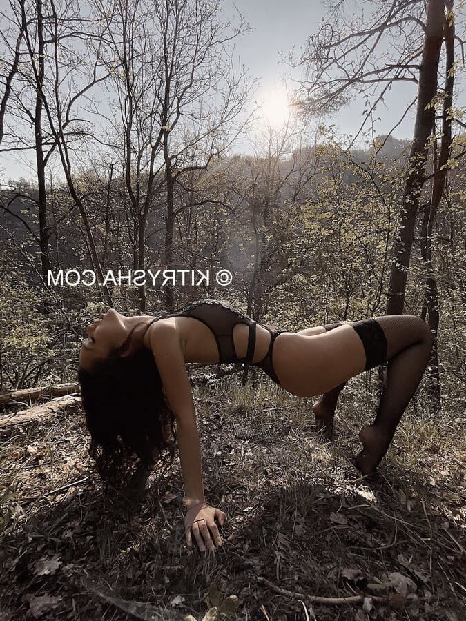 Fuck me in Nature - Hot Asian Babe