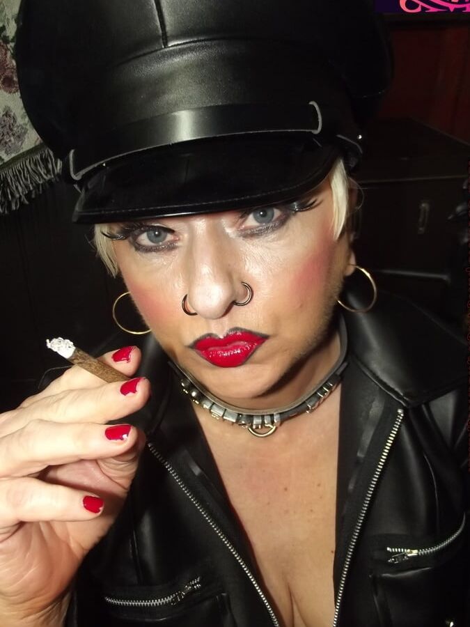 MISTRESS SMOKE POWER
