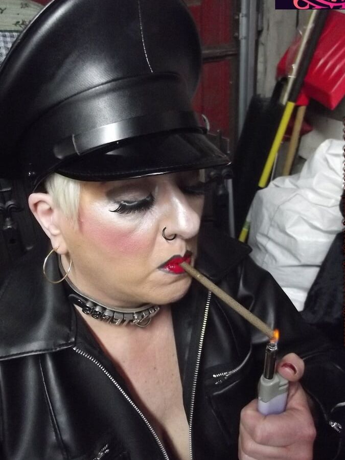 MISTRESS SMOKE POWER
