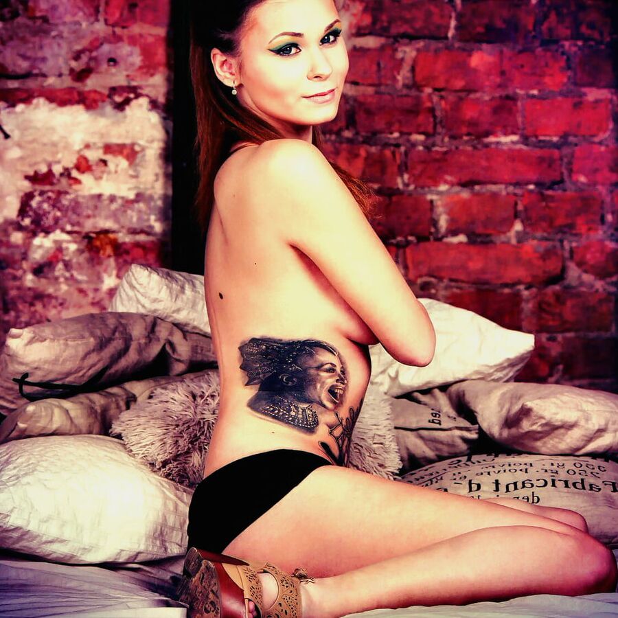 VIOLETTADEE EROTIC PHOTOS - MINDBREAKER