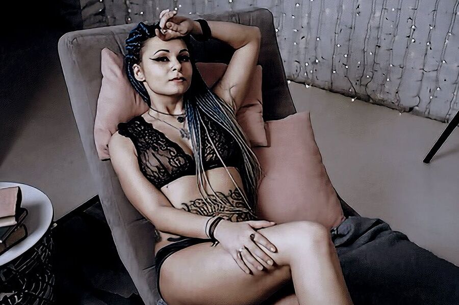 VIOLETTADEE EROTIC PHOTOS - MINDBREAKER
