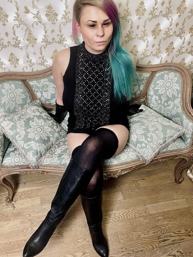 MISTRESS VIOLETTADEE - MINDBREAKERS