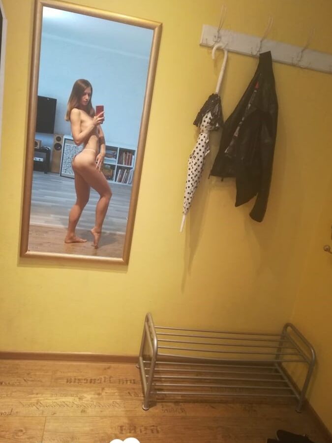 Amateur chick taking selfies for her man