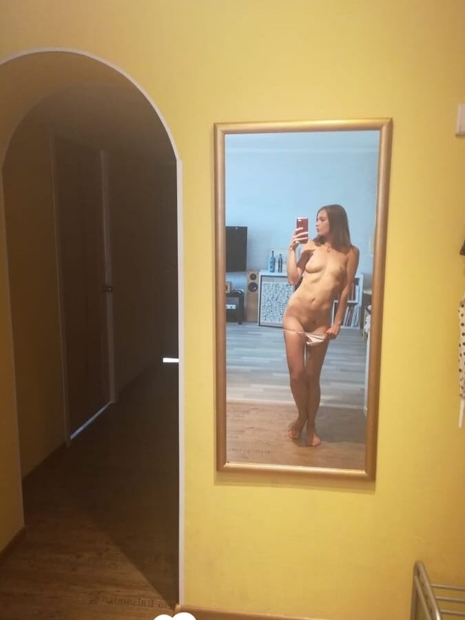 Amateur chick taking selfies for her man
