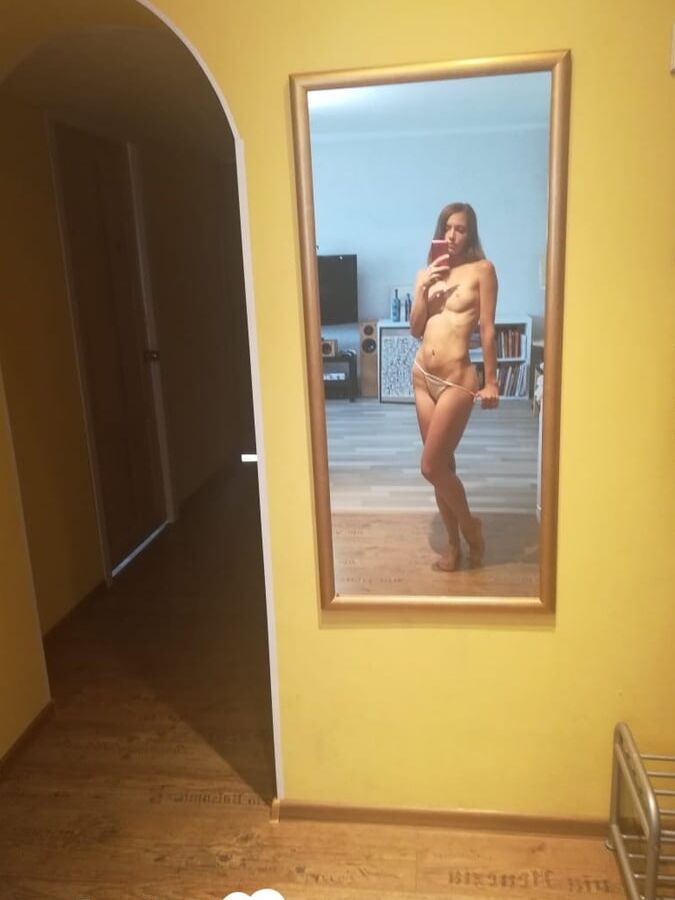 Amateur chick taking selfies for her man