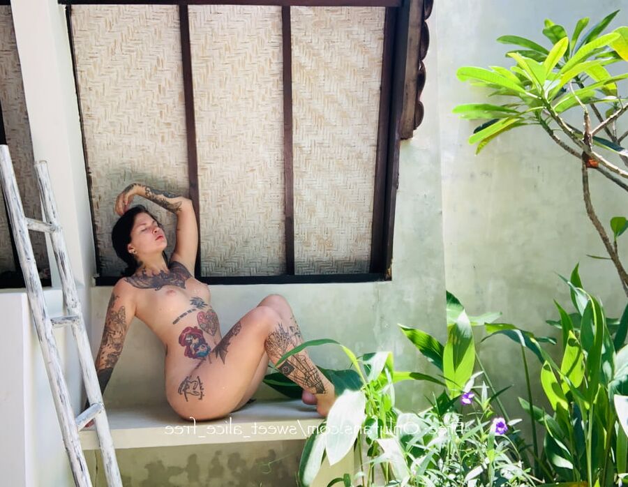 Naked and natural