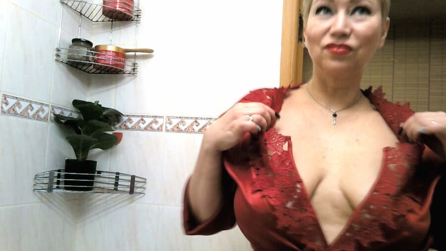 Hot russian MILF Aimee sucking & masturbates in shower!
