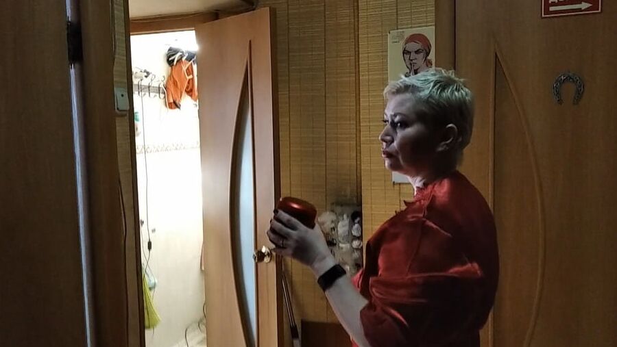 Hot russian MILF Aimee sucking & masturbates in shower!