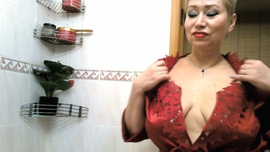 Hot russian MILF Aimee sucking & masturbates in shower!
